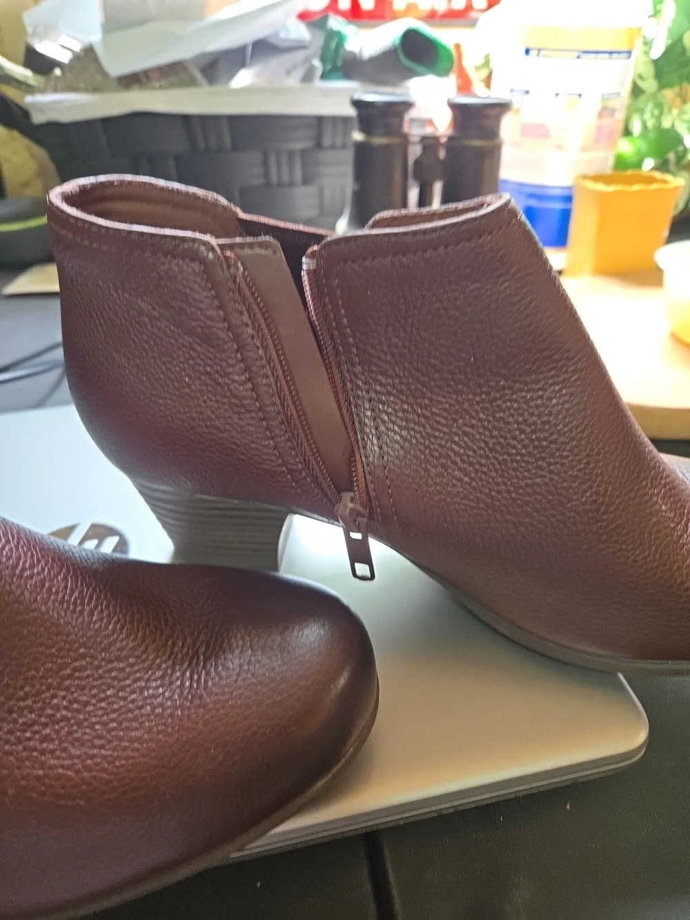 Clarks Collection‎ Brown Leather Size Zip Ankle Boots Womens Size 8 M